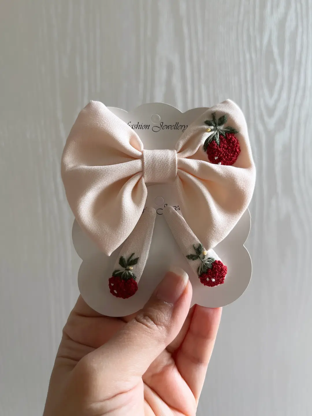 ست دست دوز پاپیون 🎀 و گیره دخترانه کد :۱۳۱۳