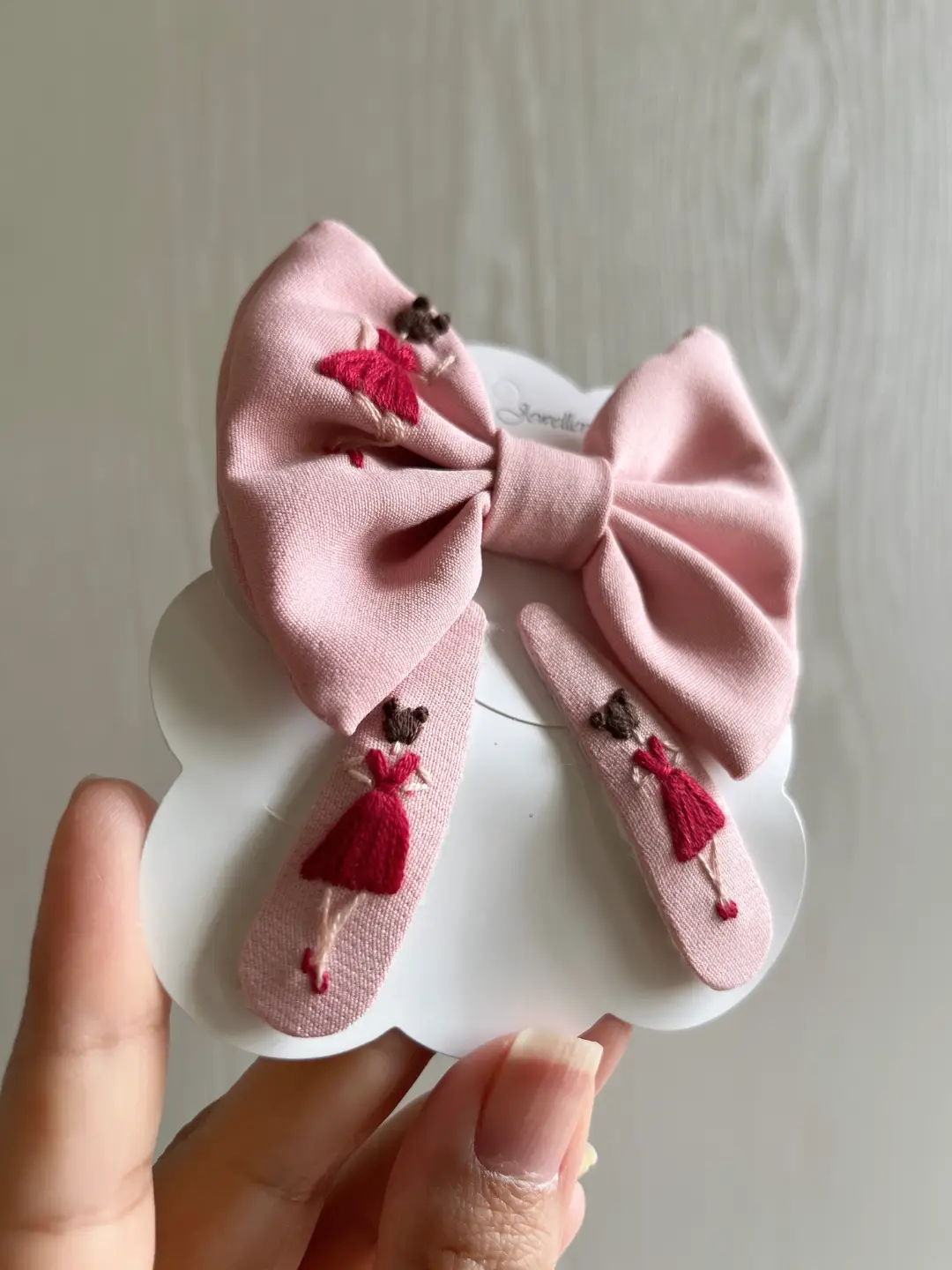 ست دست دوز پاپیون 🎀 و گیره دخترانه کد :۱۳۱۳