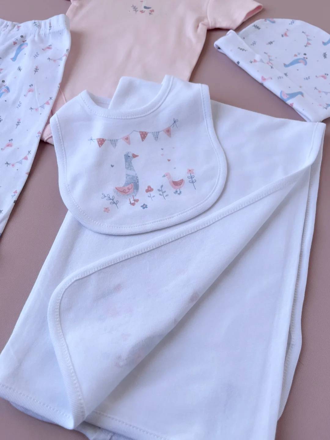 ست پنج تکه وارداتی 🪿🩷
کد:1213