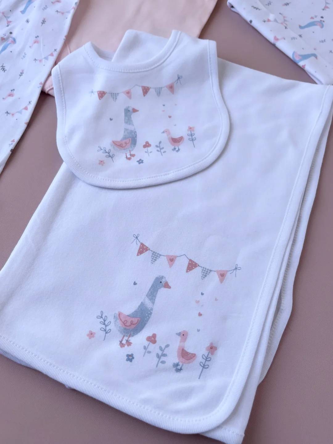 ست پنج تکه وارداتی 🪿🩷
کد:1213